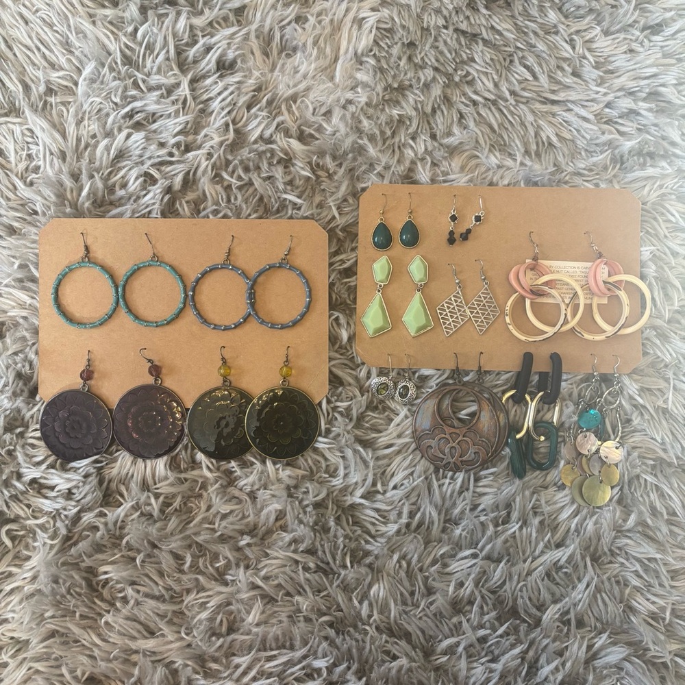 BUNDLE / LOT of 13 assorted Y2K costume jewelry hanging dangling earrings